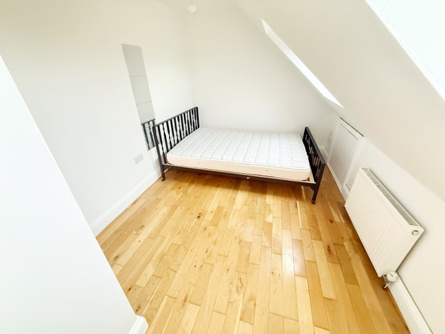 Spacious Rooms in a Friendly Shared Home Main Photo