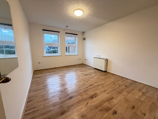  1 Bedroom Flat in Chigwell Available Now  Main Photo