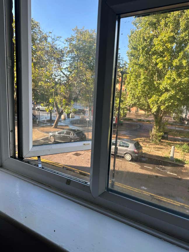 Large Double Room for Let in Seven Sisters Main Photo