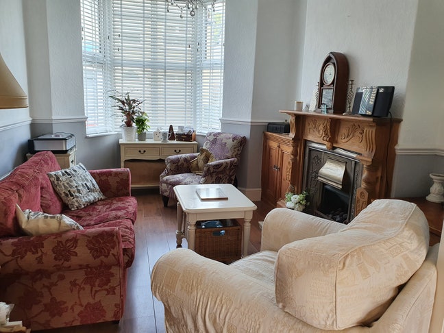 Quiet Single Room available - University Bus Route Main Photo