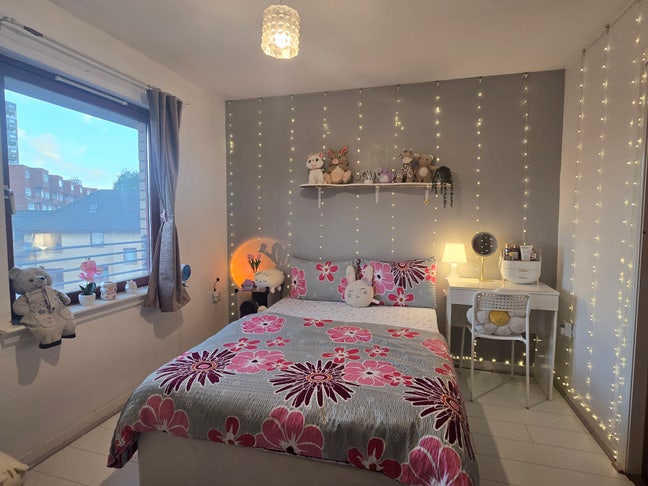 1 double roome( unfurnished) Main Photo