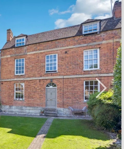 Term time Monday to Friday room available  Main Photo