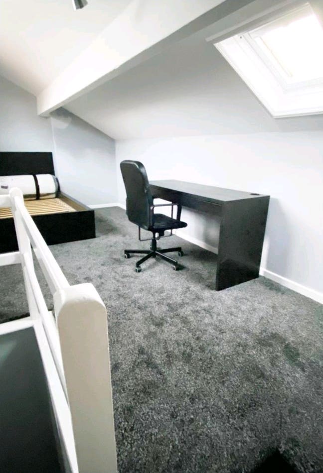 Double bed room in 2 person shared house. Main Photo