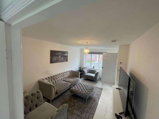  Detached Home With En-Suite Room & Double Room Main Photo