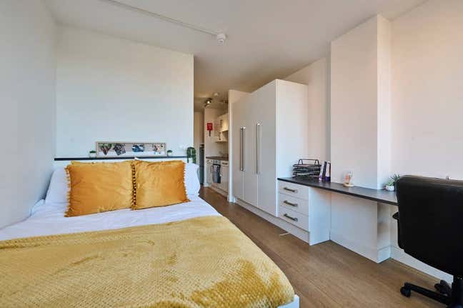 Modern Furnished Studio – 2 Upperton Road, Leicest Main Photo