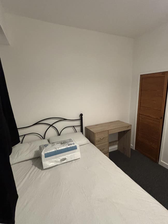 Double room available in town centre  Main Photo