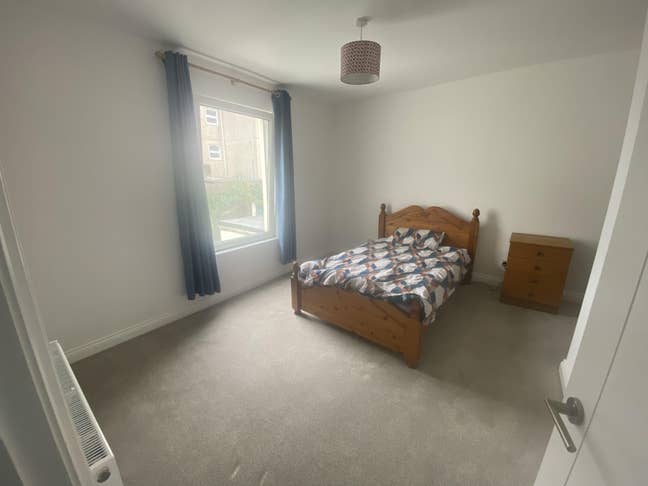 Short term double room available in Totterdown Main Photo