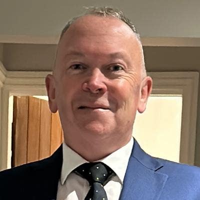 Professional Male seeks a double room Main Photo