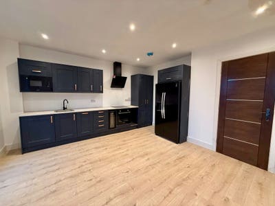 Rooms to rent in brand new build flats Main Photo