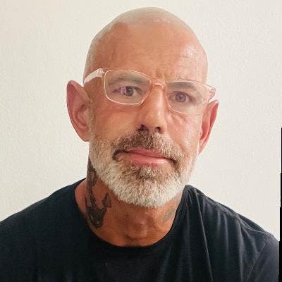 Looking for peaceful and relaxed home Main Photo