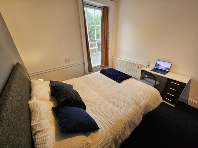 💥💥Well Presented Large Double Room - Town Centre Main Photo