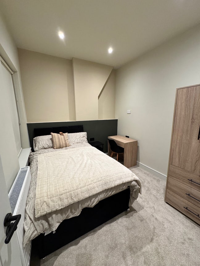 New Co-Living Space - Large En-Suite Rooms!  Main Photo