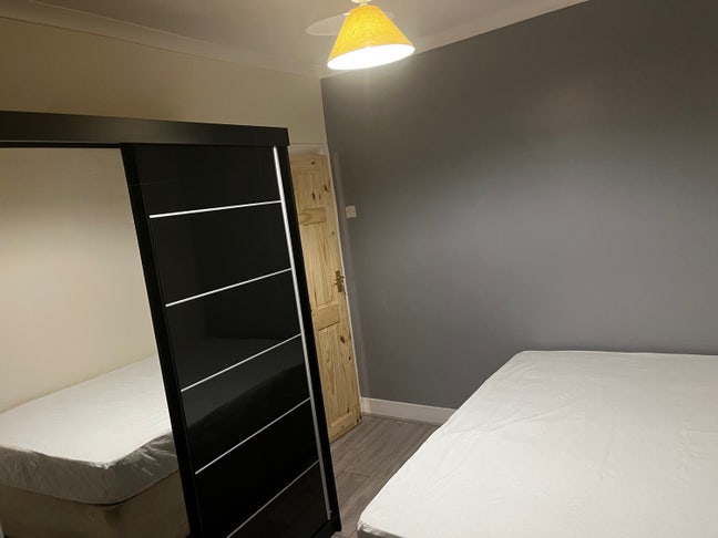Double room for one E15 Main Photo