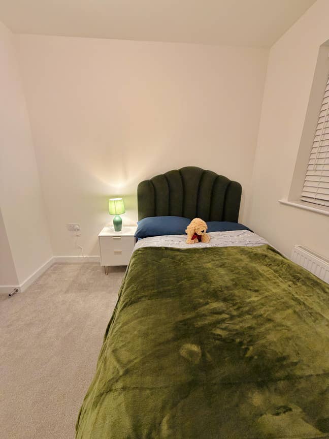 Modern large room, Double bed, Parking + Garden  Main Photo