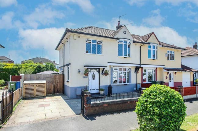 Double room in 3 bed house with 1 other female  Main Photo