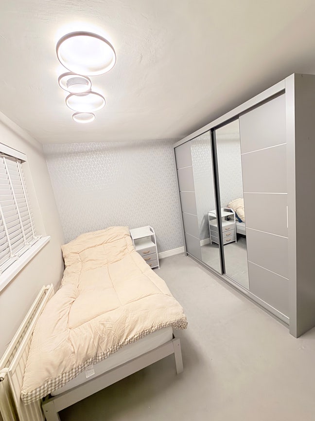 Furnished Double Room SN3 ALL Bills included £700 Main Photo