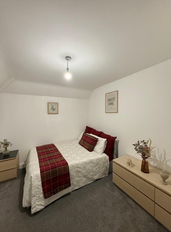 Spacious and cozy fully furnished double bedroom! Main Photo