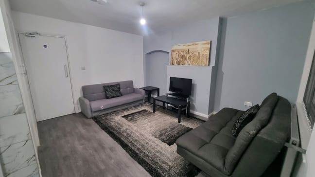 4 bedroom 1 bathroom Main Photo