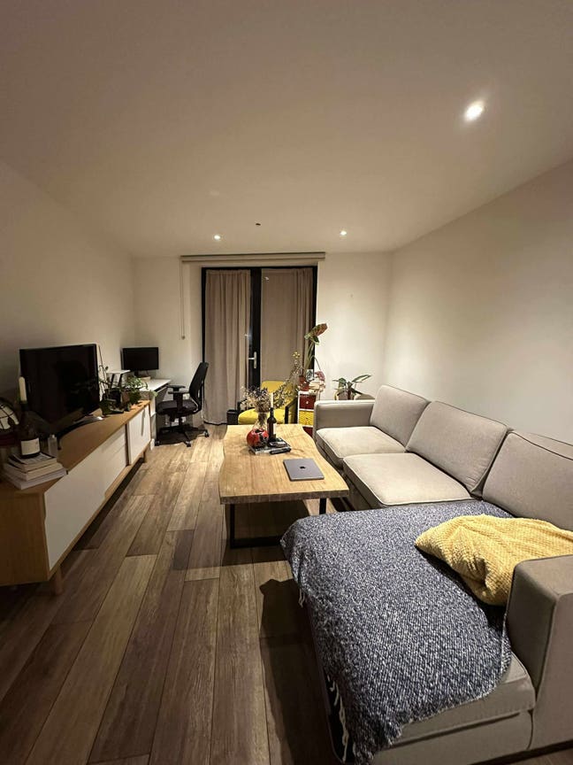 Modern 2 Bed 2 Bath Flat - Amazing location!  Main Photo