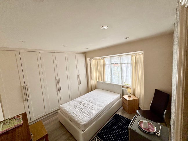 Double Room - Cedar Avenue, Enfield EN3 Main Photo