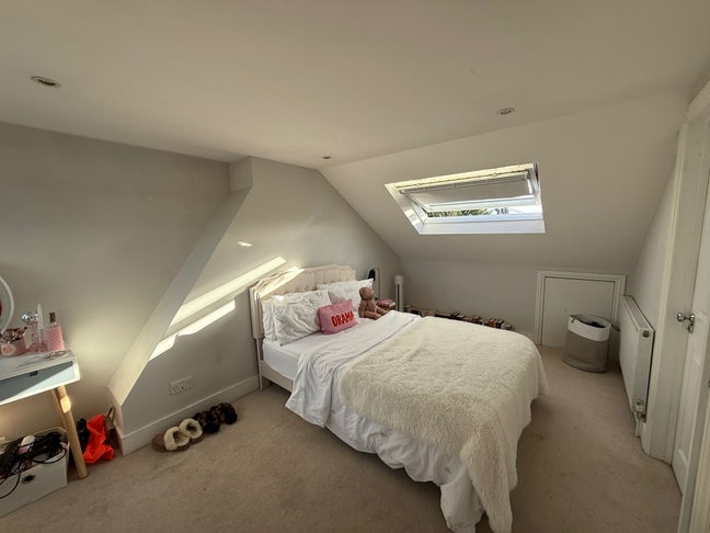 Large Sunny Ensuite 4 min walk from Clapham Common Main Photo