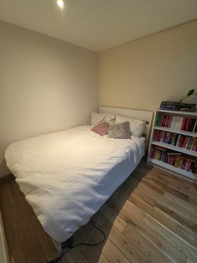 Double Room in 2 bed Warren Street Flat  Main Photo
