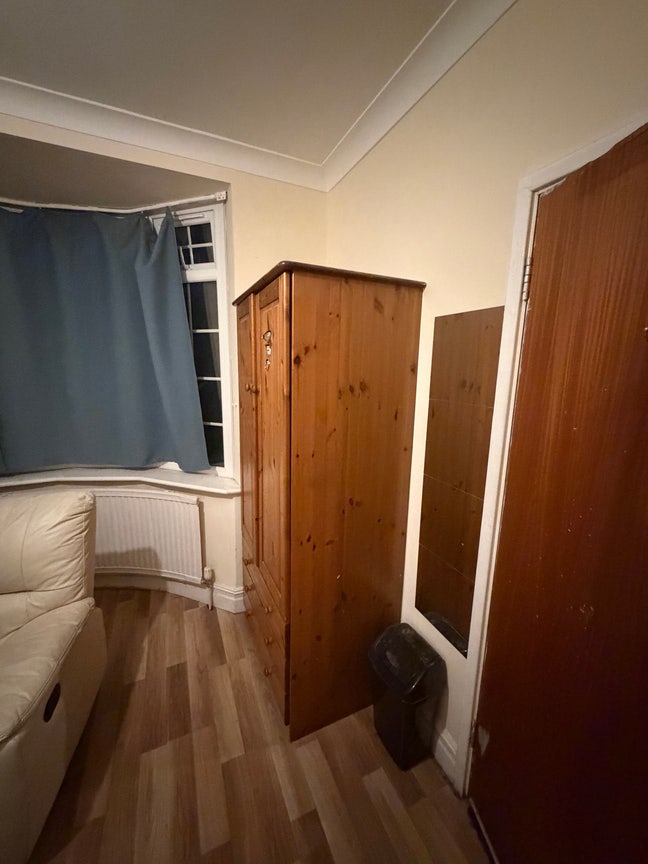 Room available in Motspyr Park Main Photo