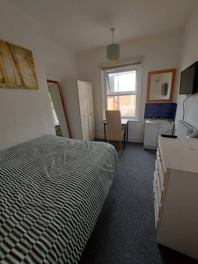  Rooms Avail in House with Courtyard Near Primark Main Photo