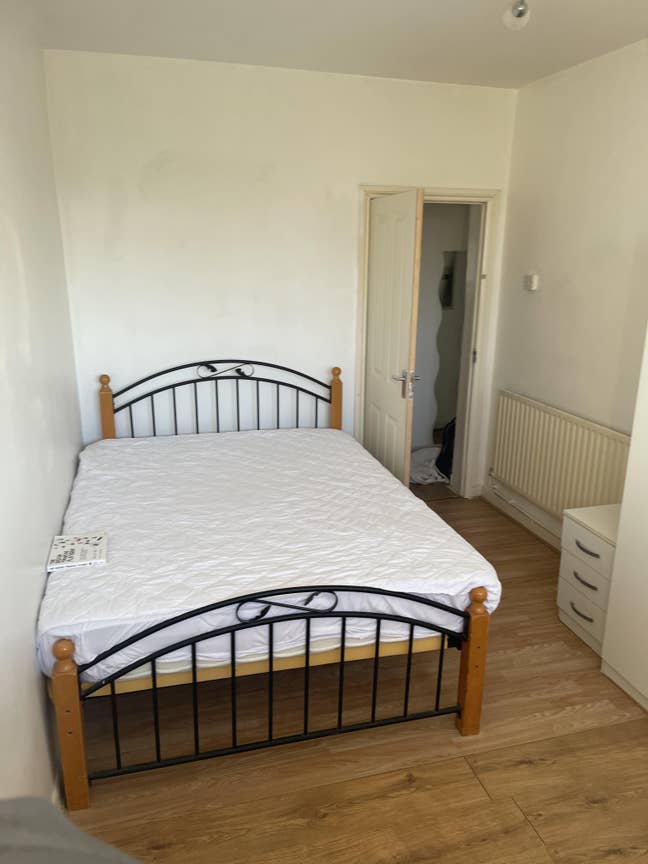 Lovely double room available to rent... Main Photo