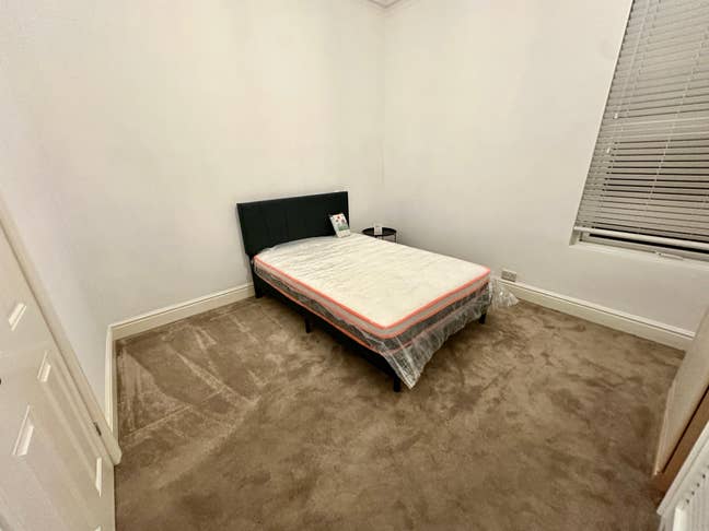 Recently refurbished double bedroom  Main Photo