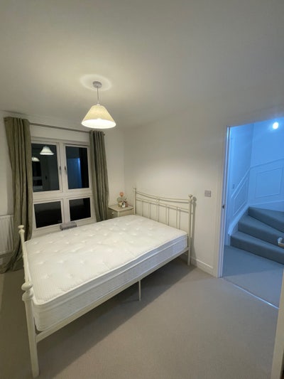 Spacious, Clean and Fully Furnished Double Rooms.  Main Photo