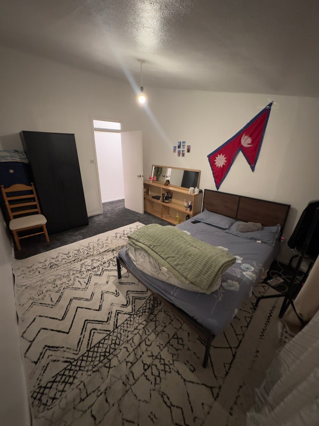 Large Double Room Available Main Photo