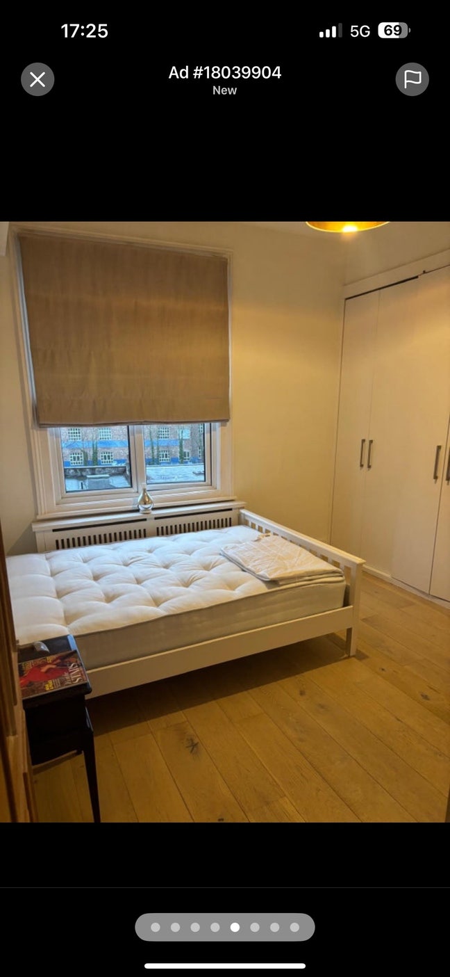 Lovely  bedroom for a professional Female  Main Photo