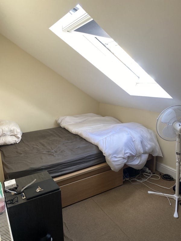 Double Room in Teddington - £830 bills Included Main Photo