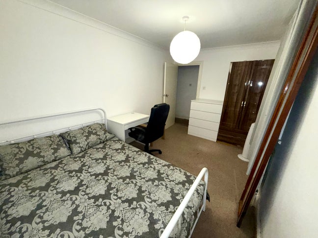 Spacious Bedrooms with Garden in Hammersmith Main Photo