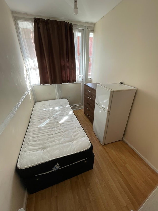 🛏️ Single Room to Let in - Oval  Main Photo