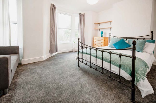 Huge Double in Professional Houseshare - All Bills Main Photo