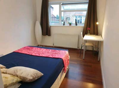 Double bedroom in beeston Main Photo