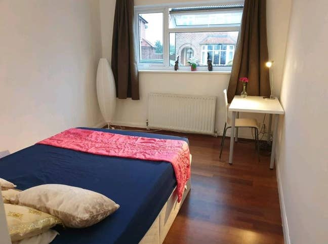 Double bedroom in beeston Main Photo