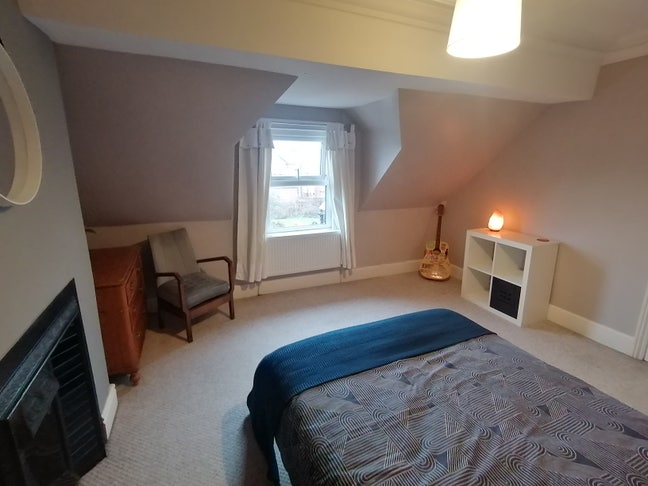 Beautiful room in the heart of West kirby Main Photo
