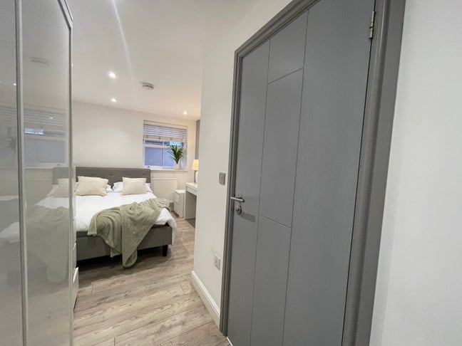 🏙️ Modern Furnished En-Suite Room – City Centre Main Photo