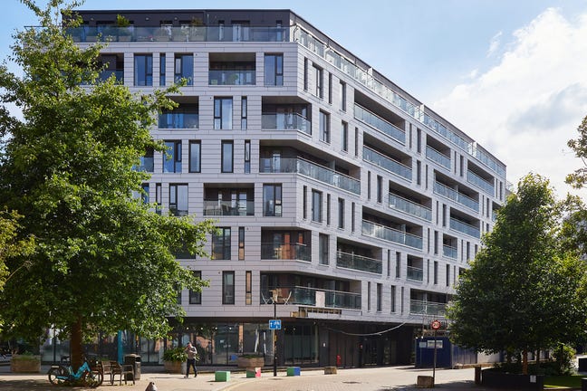 LARGE En-suite Double/Lounge/Balcony SE1  Main Photo