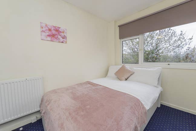 Double Room in a Friendly Home-low deposit- RG1 Main Photo