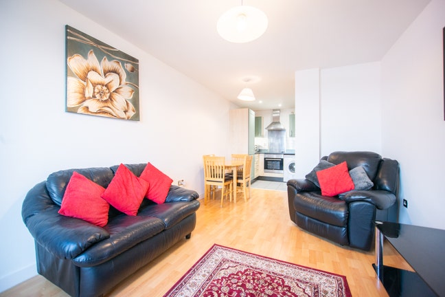 Large Double Room with Private Bathroom  Main Photo