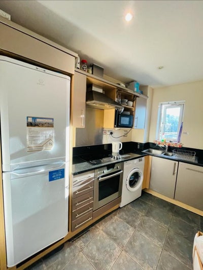 Bright spacious Ensuite - double room Main Photo