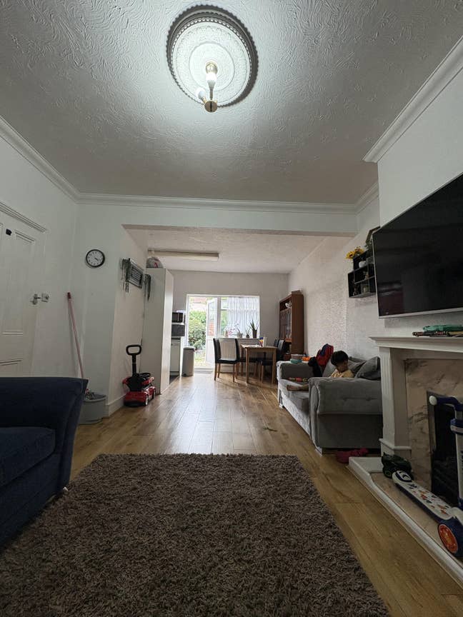 3 Bedroom House in Seven Kings Main Photo