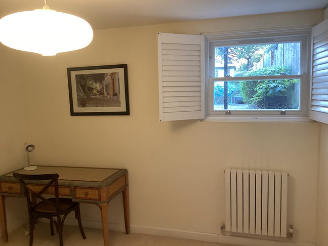    Double bedroom for Female Main Photo