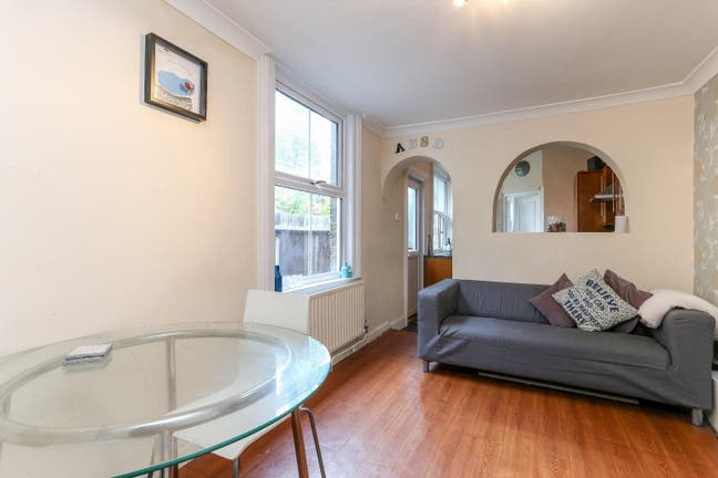 Elizabeth Line, and only 5 sharers 2 bathrooms! Main Photo