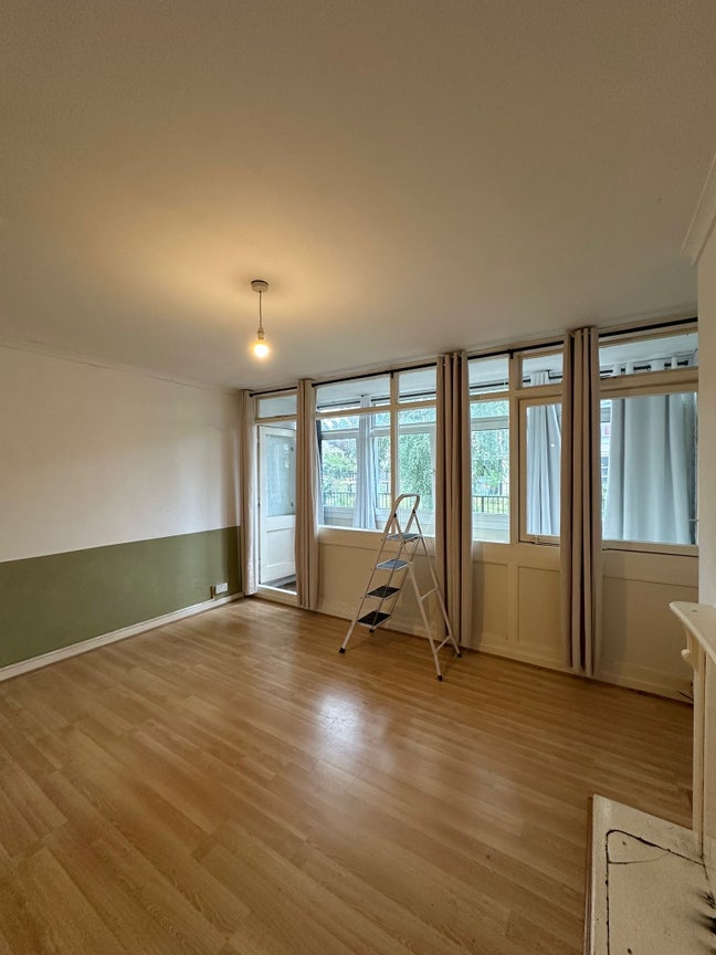 Cosy Double Room with Large Balcony - Shoreditch  Main Photo