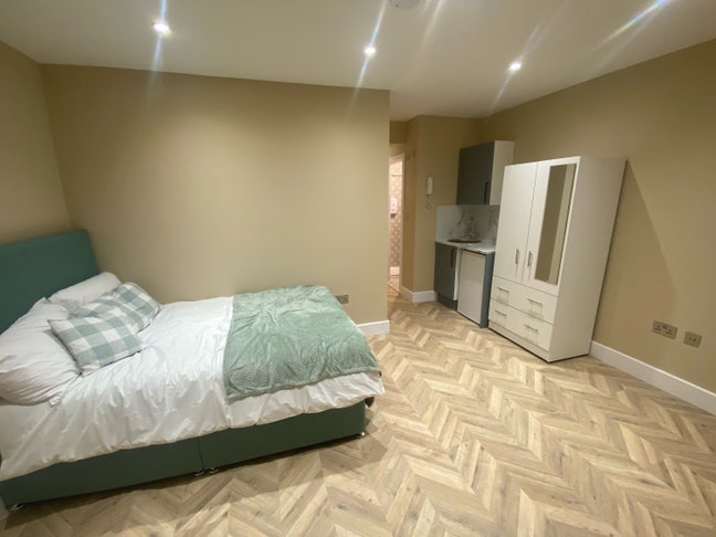 Premium En-suite Room in Slough Main Photo
